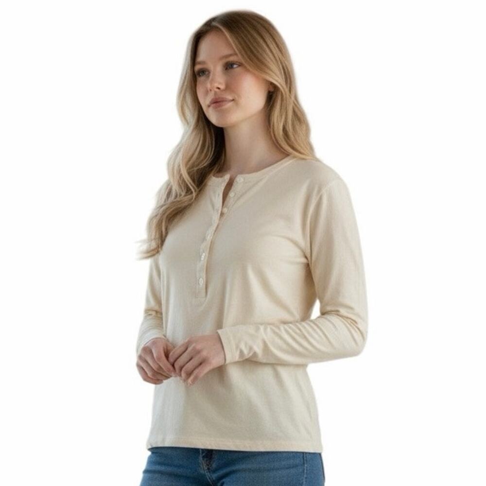 Universal thread Women’s Long Sleeve Top With 6 Buttons On it Size Large